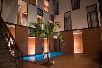 Hostel 25 *